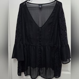 Torrid Black Sheer Peplum Overlay Top With Lace Bell Sleeves Womens Size 4 (26)